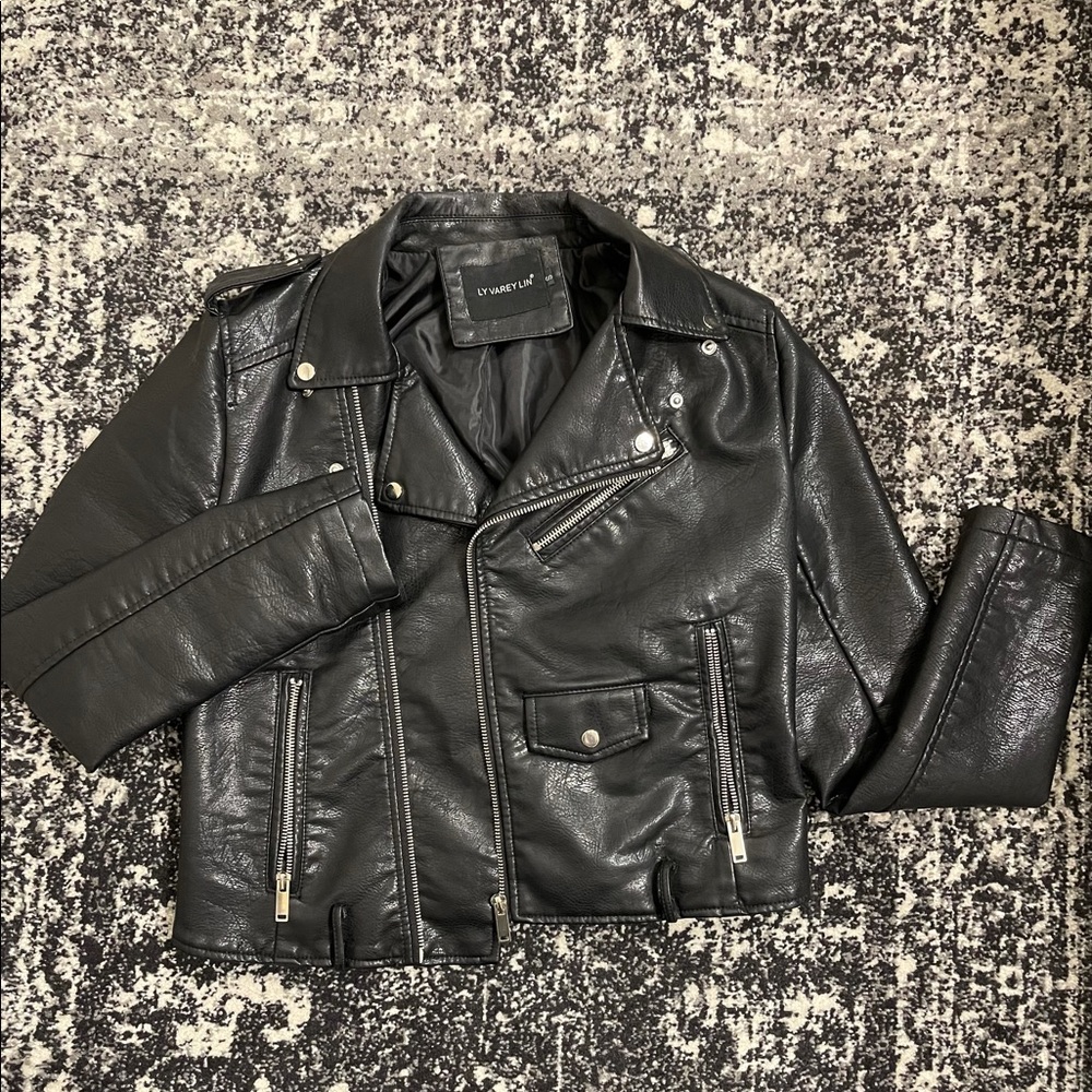 🖤NWOT, Never Worn Black Leather Jacket!!